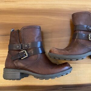 Earth Origins leather boots Size 6